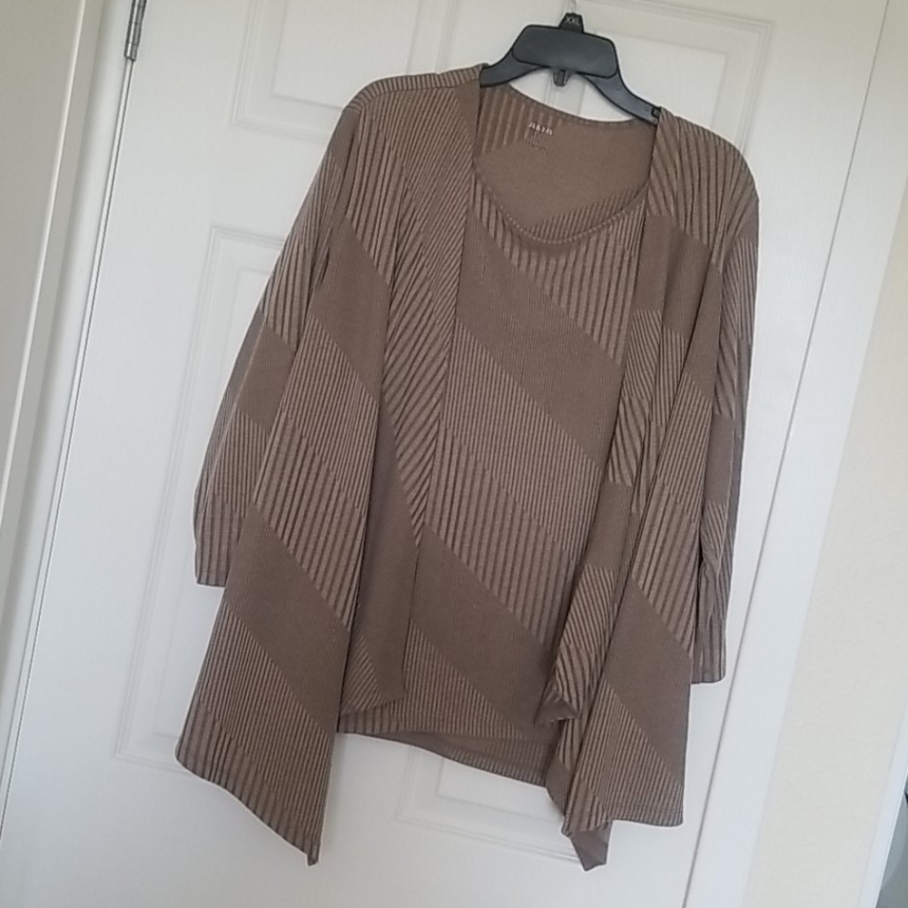 Tan Tank w/ cardigan - Picture 1 of 7